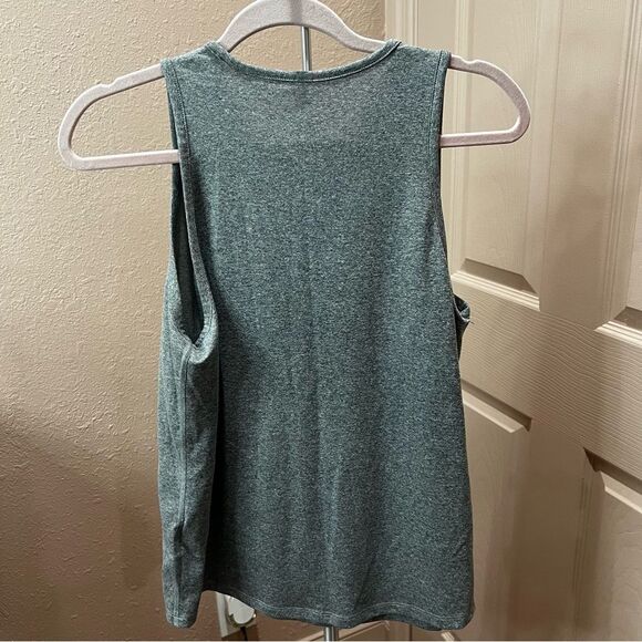 *Nike “Just Do It” Sleeveless Muscle Tank - Picture 9 of 10